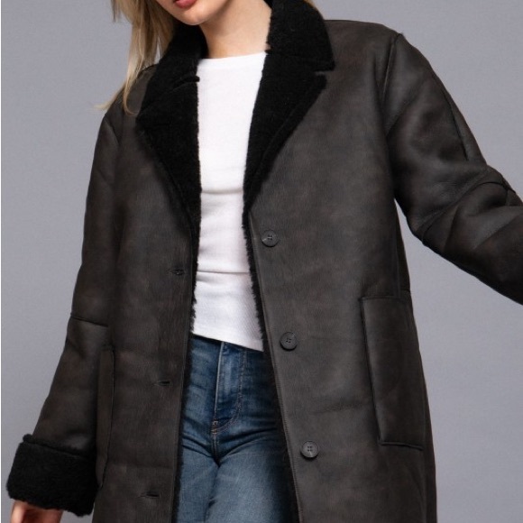 111. Black mixed fabric coat with Sherpa lining buttons and pockets - Picture 3 of 4